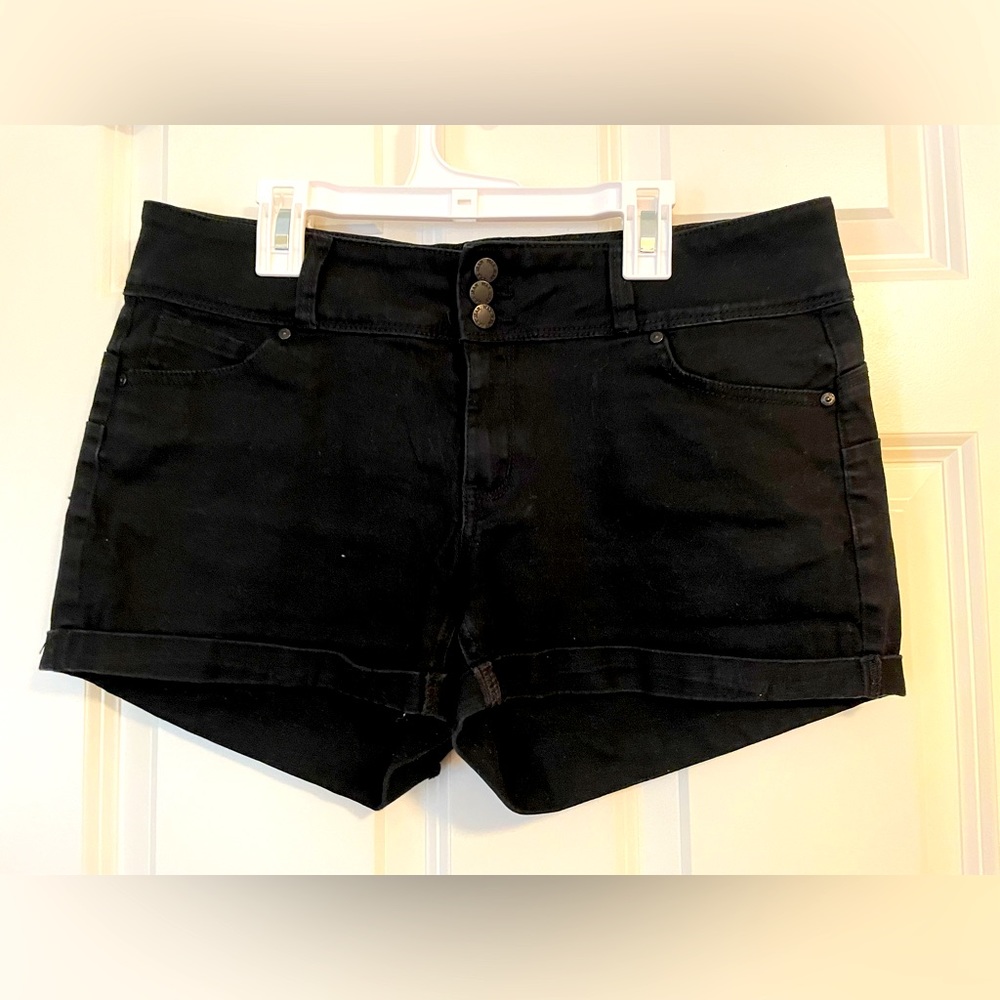 ax jean 3-inch shorts, L
multiple button closure